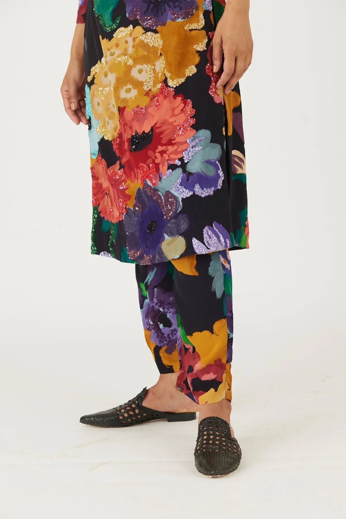 FARAH BLACK EMBROIDERED KURTA SET - Yam India