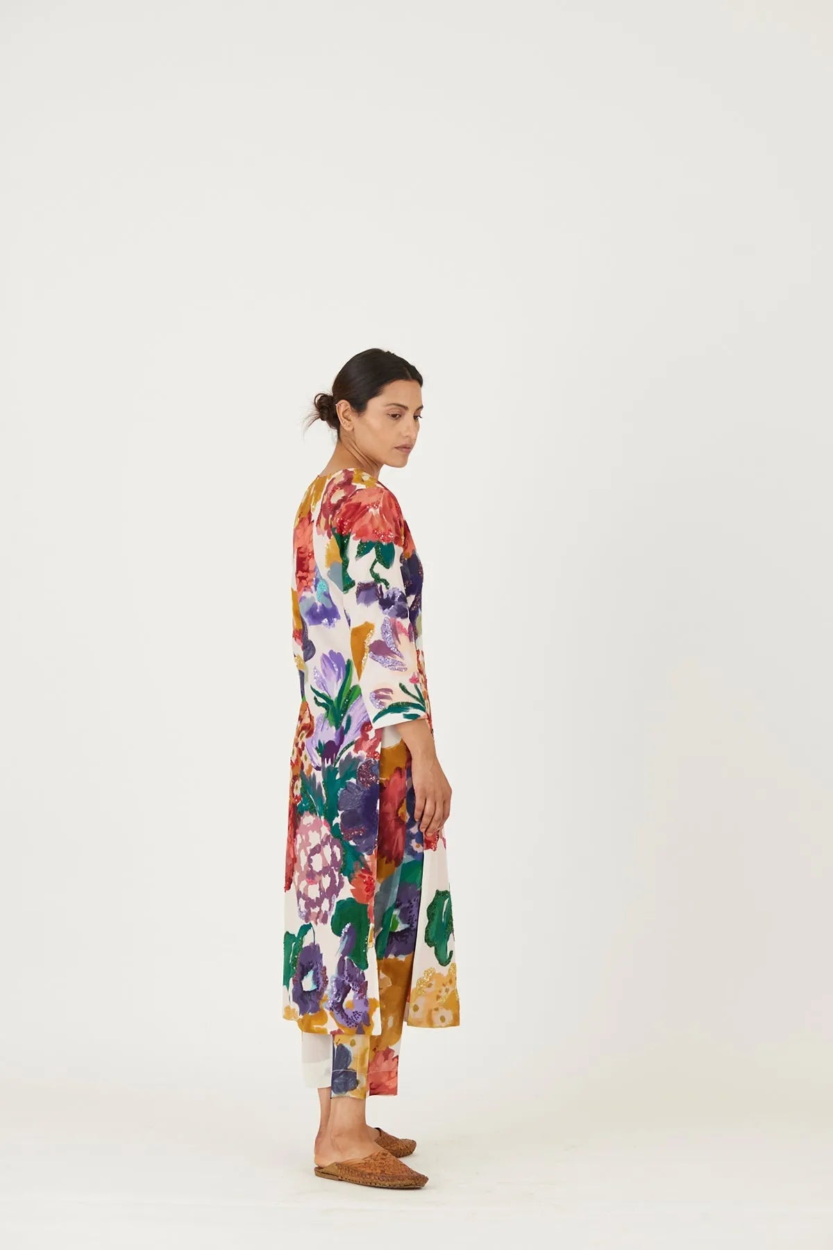 FARAH WHITE EMBROIDERED KURTA SET - Yam India